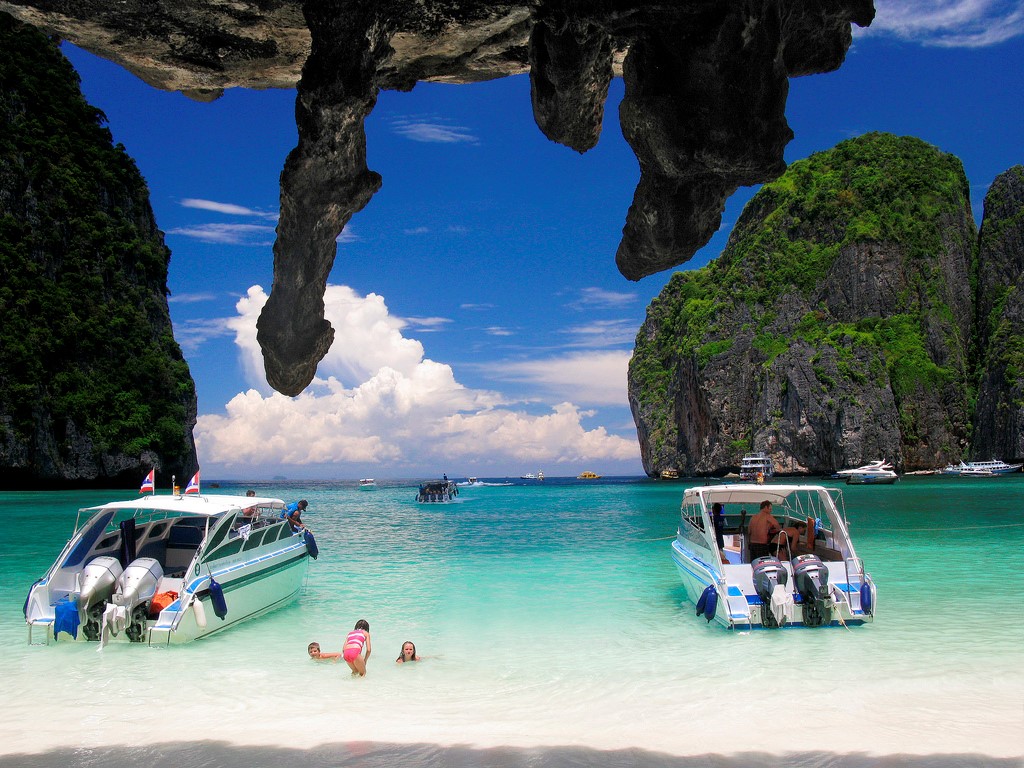 4 Islands Day Tour by Speedboat